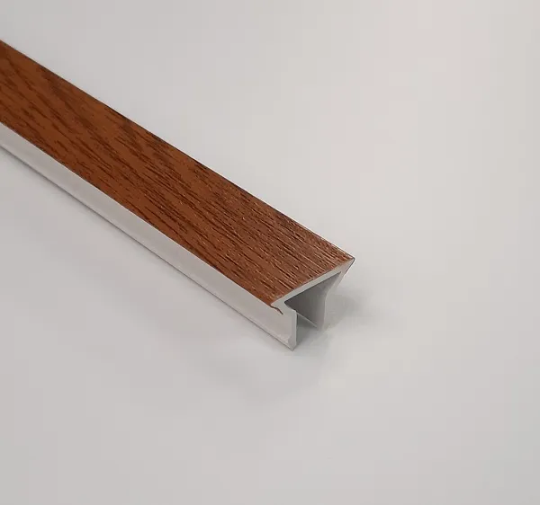 Image du produit CLIP RIVE PVC CHENE DORE de Polydis Plastiques
