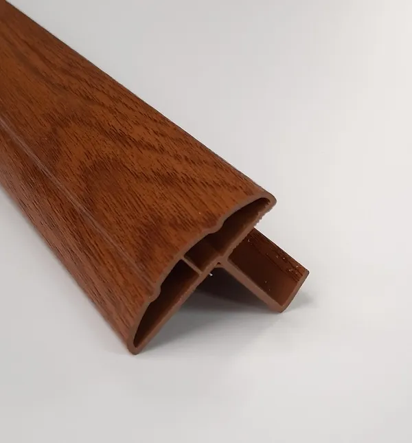 Image du produit BATTUE PVC CHENE DORE de Polydis Plastiques