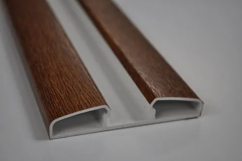 Image du produit BARRE ECHARPE PVC CHENE DORE de Polydis Plastiques